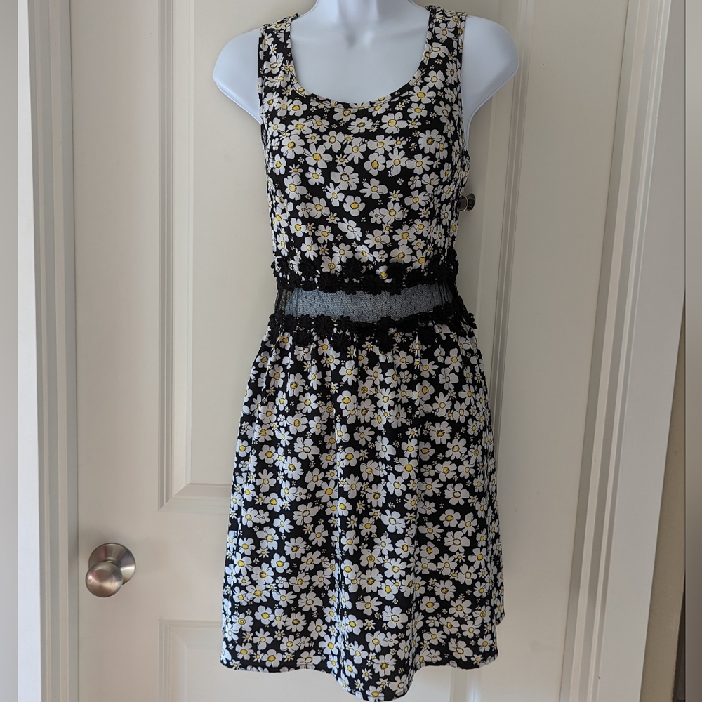 Daisy Dress with Lace Detail